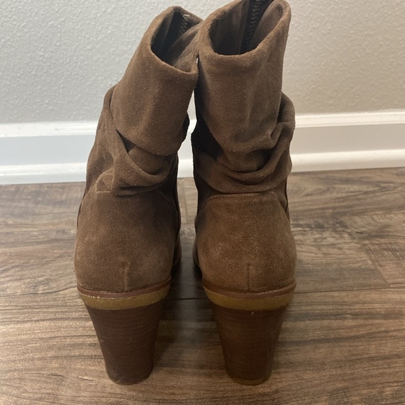 Vince Camuto Parka Taupe Suede Heeled Boot size 9.5 M - Picture 3 of 9